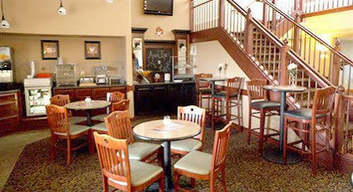 Hotel Americinn By Wyndham Beaver Dam